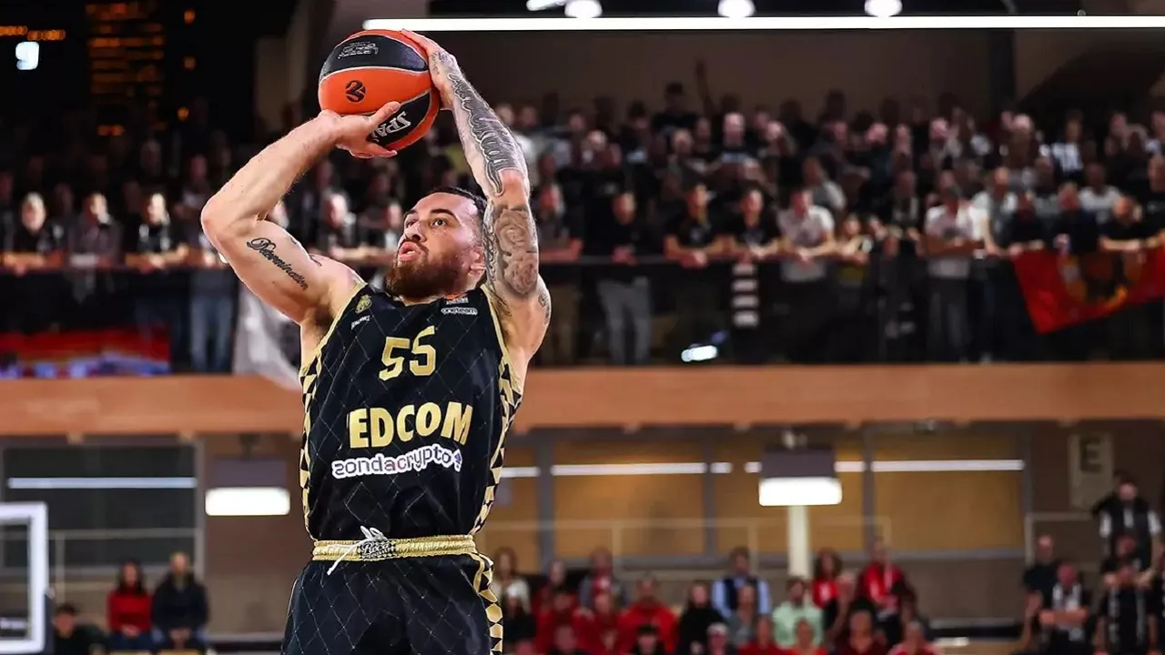 Mike James kesal dengan masalah finansial dari AS Monaco.