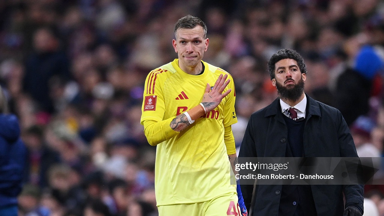 Unai Emery Minta Marco Bizot Belajar dari Kartu Merah Kontra Newcastle