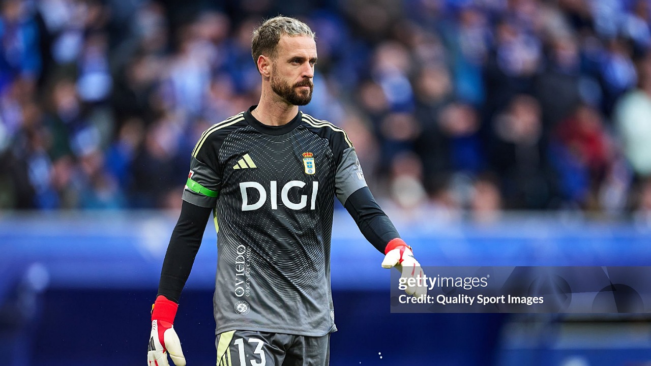 West Ham United Incar Kiper Real Oviedo, Aaron Escandell