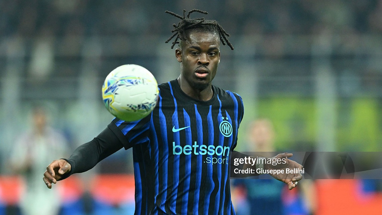 Yann Bisseck Masuk Radar Utama Crystal Palace di Musim Panas