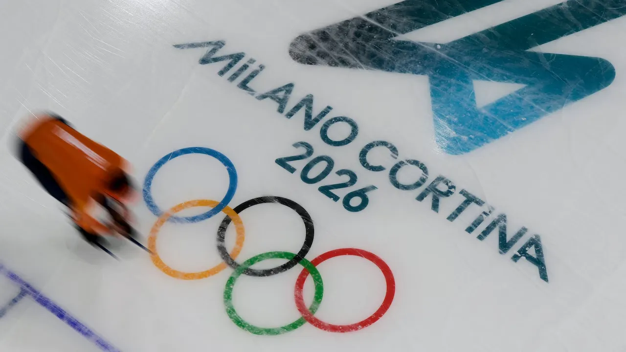 Seiring berlangsungnya cabang figure skating dan short track speed skating di Olimpiade Musim Dingin 2026, beberapa atlet menyuarakan kekhawatiran mengenai kondisi es. (Foto: AP)