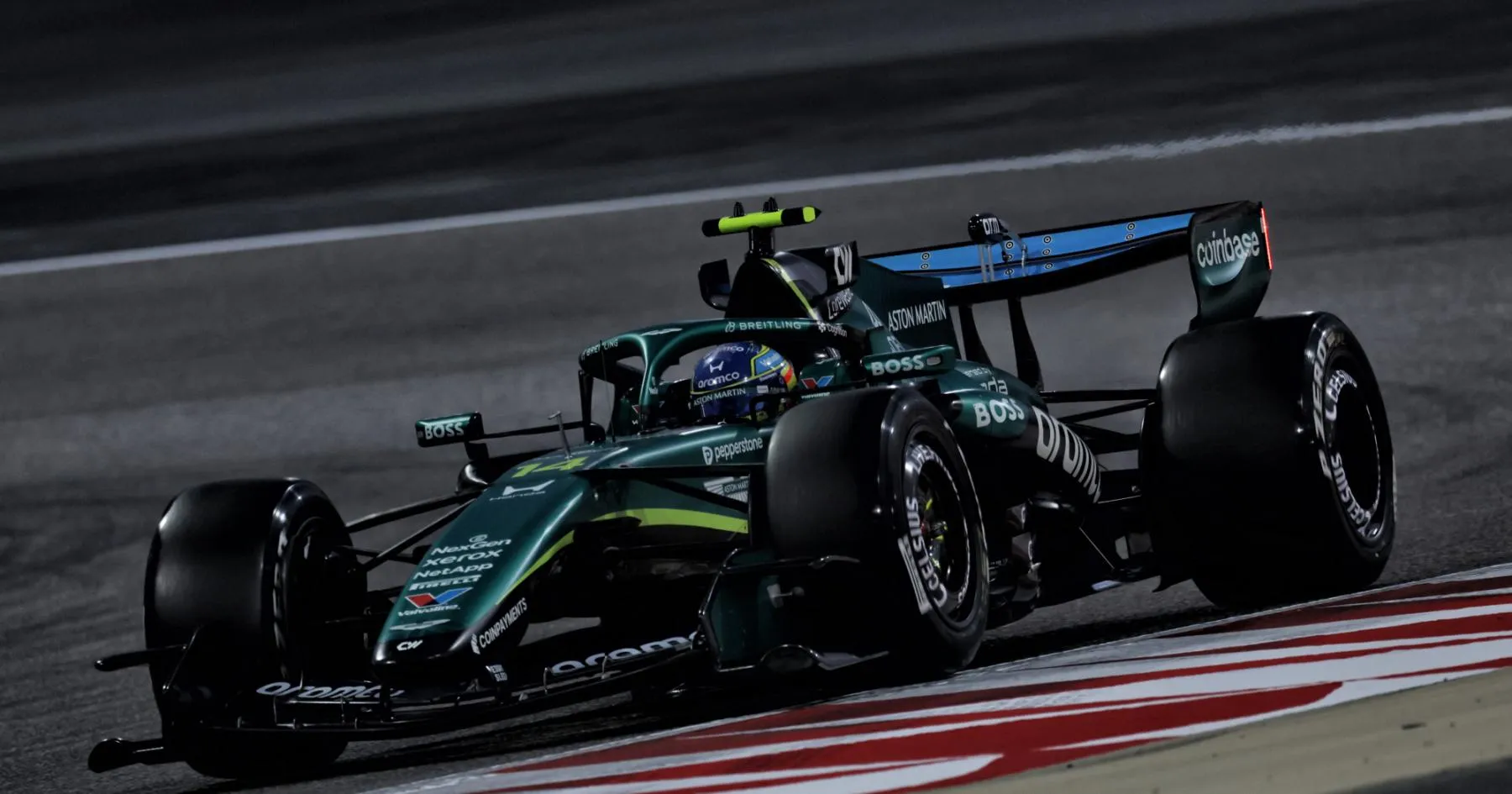 Aston Martin Pilih Strategi Ban Berbeda untuk Uji Coba F1 Bahrain - sumber: (racingnews365)