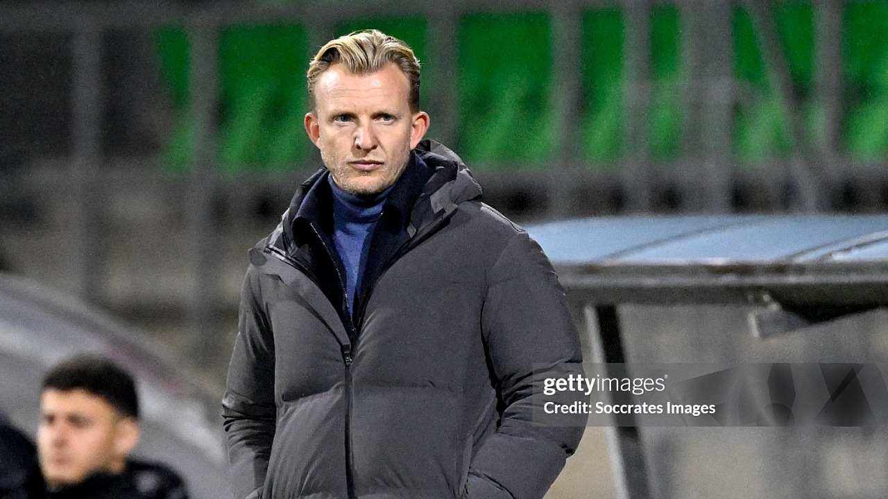 Dirk Kuyt Akui Pernah Tak Suka Sterling, Kini Beri Dukungan