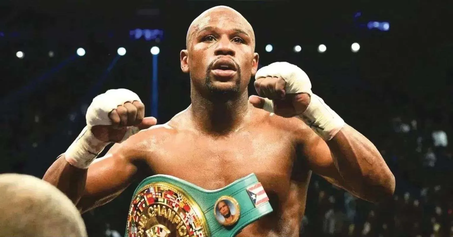Floyd Mayweather Sebut Roberto Duran Raja Kelas Ringan - sumber: (secondsout)