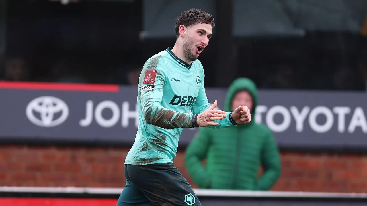 Jadi Pahlawan Wolves, Edwards Puji Performa Santiago Bueno