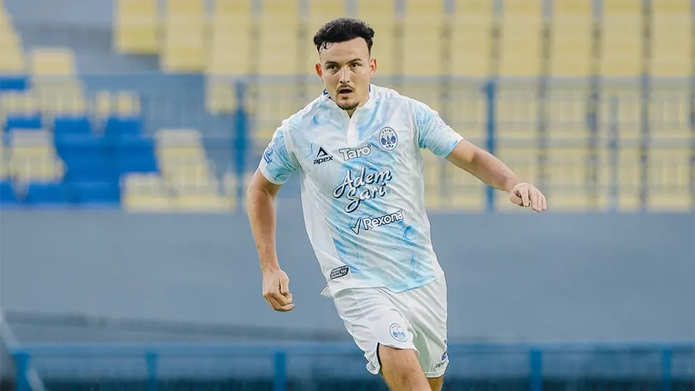 Jop Van Der Avert Nikmati Debut Bersama PSIM Yogyakarta - sumber: (ileagueid)
