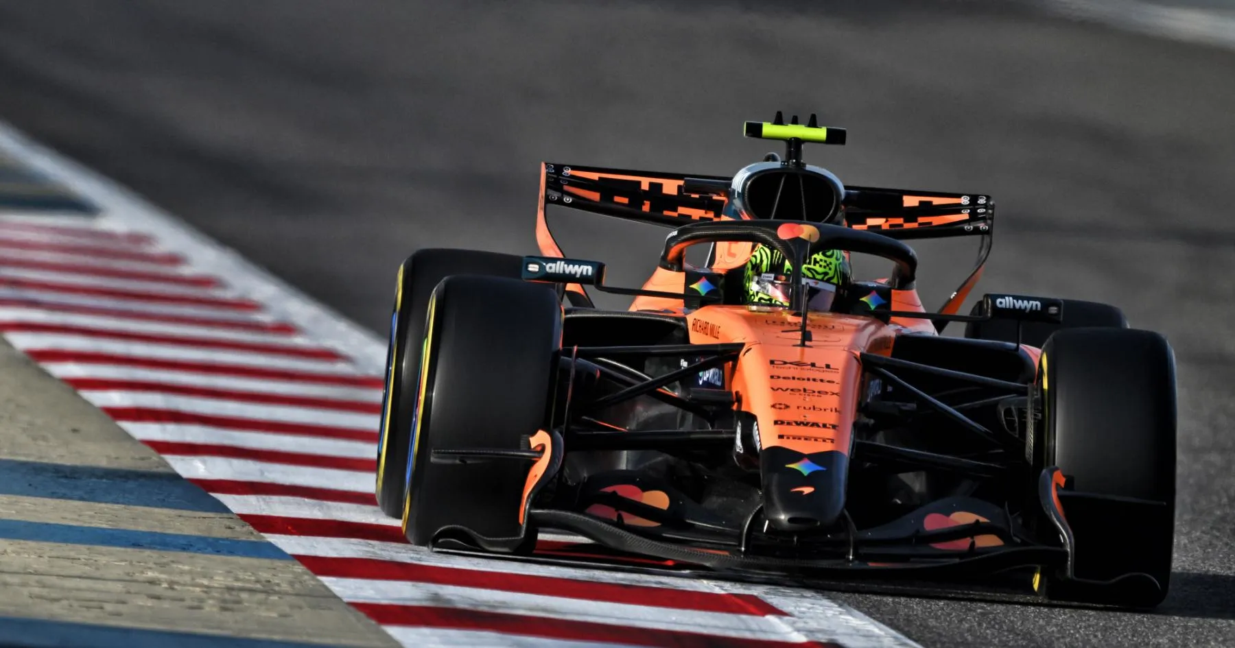 McLaren Serukan Perbaikan Unit Daya F1 yang Berbahaya - sumber: (racingnews365)