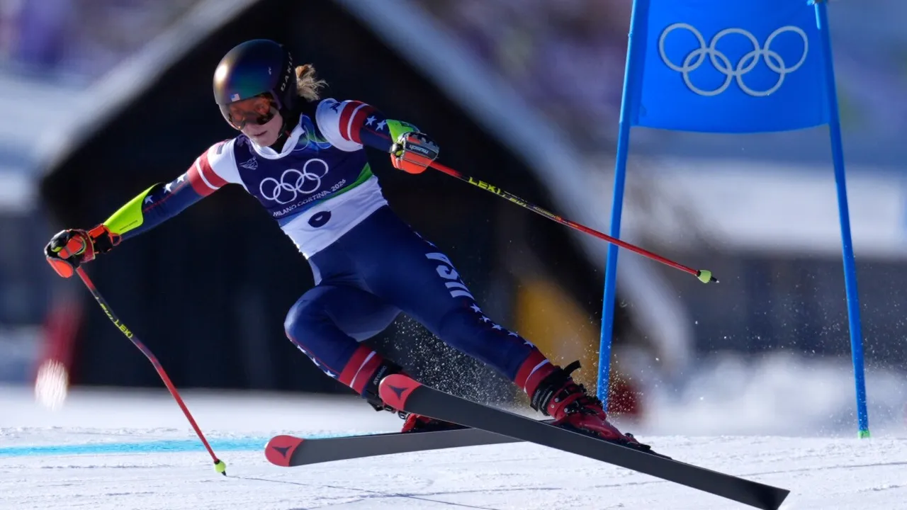 Mikaela Shiffrin menilai performanya menunjukkan tren positif, meski menempati peringkat ke-11 di nomor giant slalom. (Foto: AP)