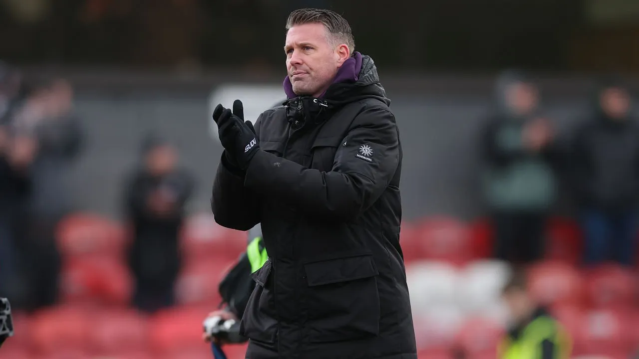 Rob Edwards Hepi Wolves Bertahan di Piala FA Meski Performa Belum Maksimal