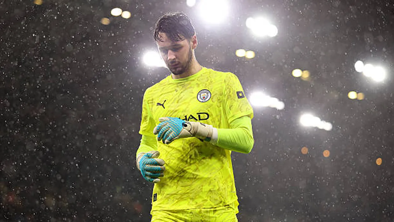 Tak Jadi Kiper Inti, Eks Manchester City Pahami Perasaan James Trafford