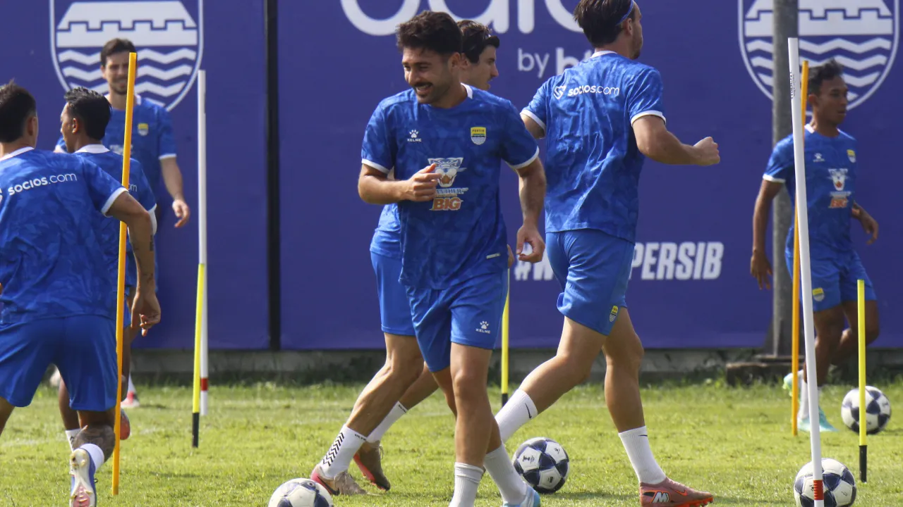 Frans Putros pupuk optimisme meski Persib ketinggalan agregat tiga gol