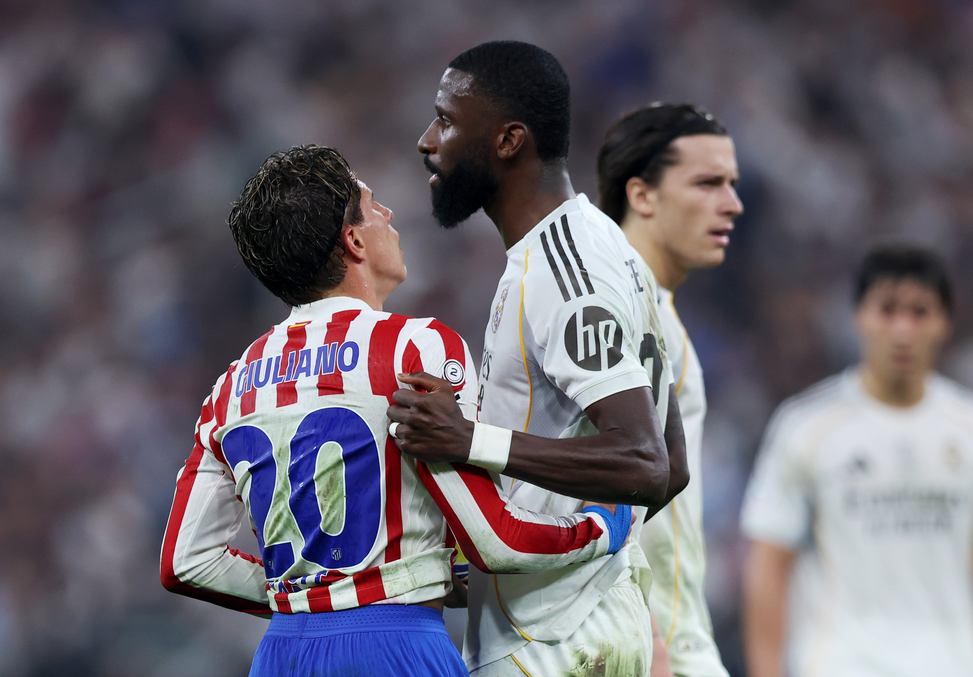 Tiga Klub Premier League Bidik Bek Real Madrid