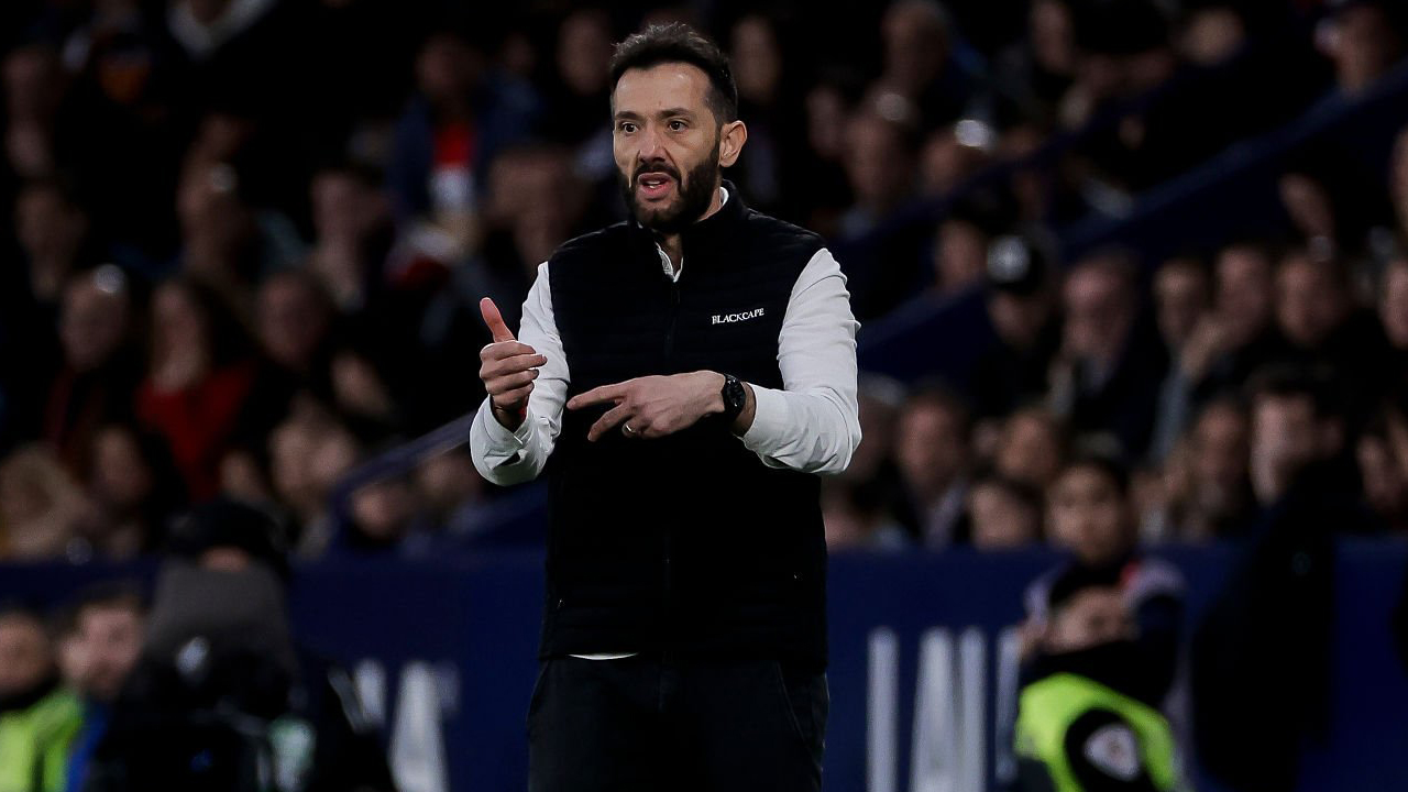 Valencia Amankan Tiga Poin di Markas Levante, Carlos Corberan Puas