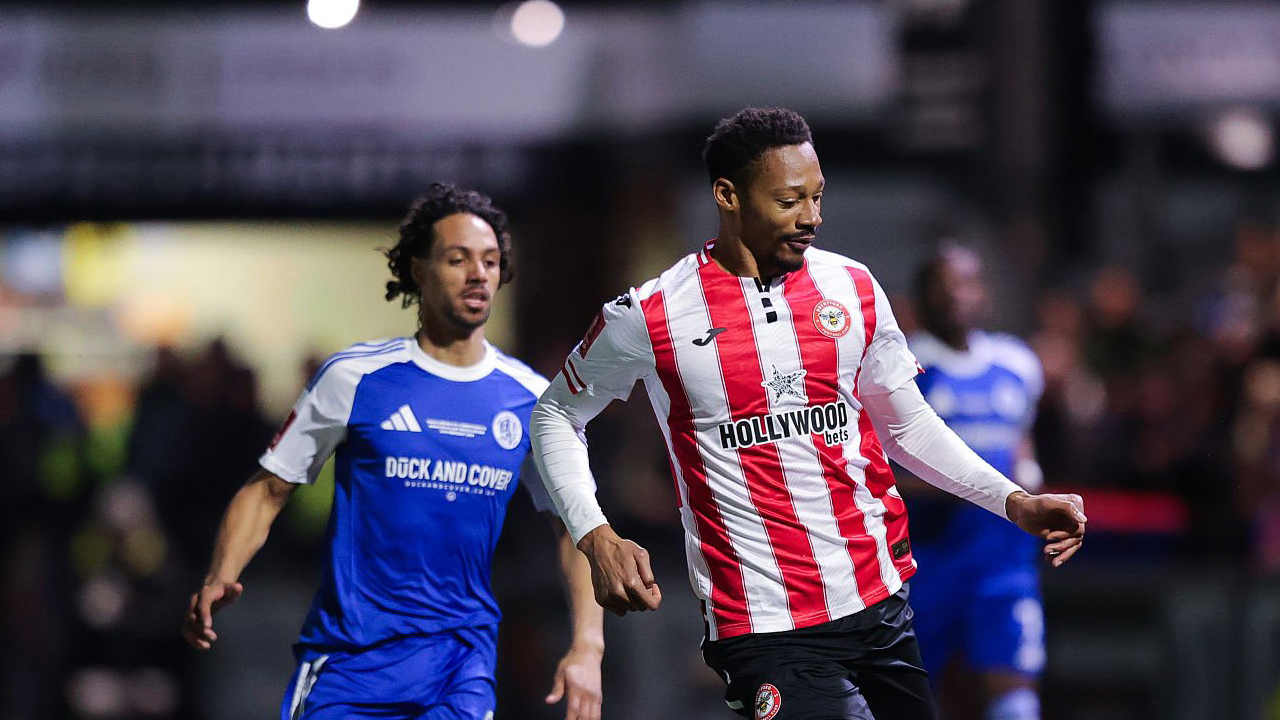 Ethan Pinnock Akui Brentford Dipaksa Kerja Keras Saat Hadapi Macclesfield