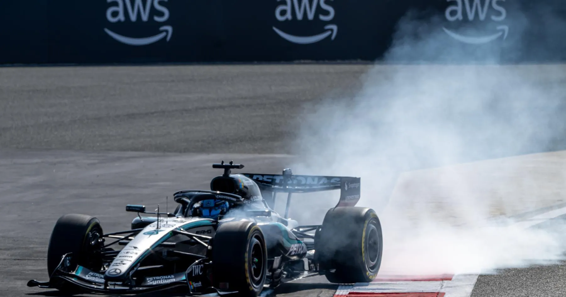 George Russell: Red Bull Unggul Usai Evaluasi Mercedes - sumber: (racingnews365)