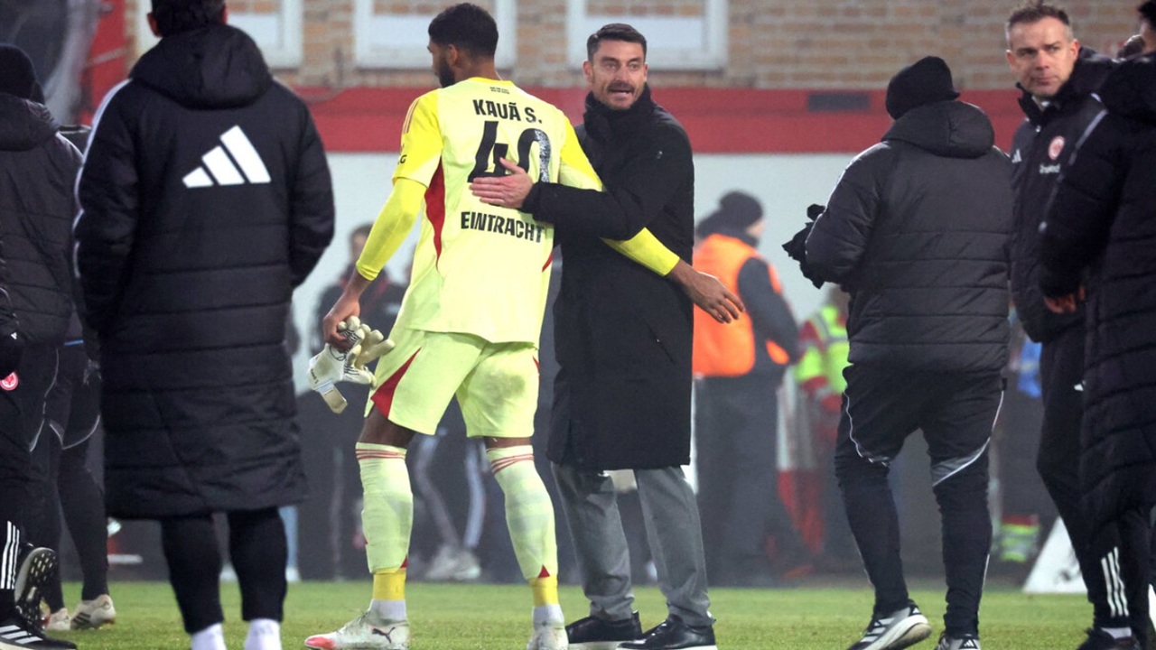 Kalahkan Gladbach dengan Nirbobol, Pelatih Frankfurt Puji Kiper Kaua Santos