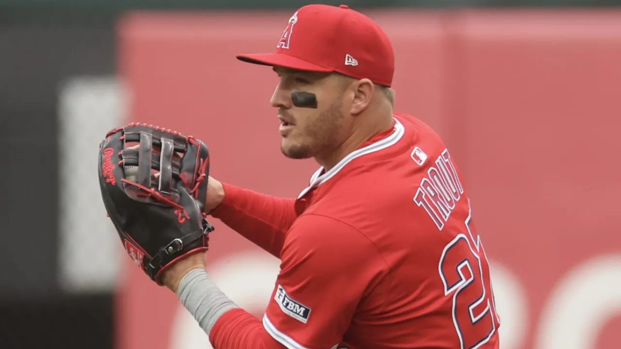 Mike Trout mengaku merasa lebih nyaman bermain di center field, posisi yang telah lama menjadi identitasnya selama berkarier di MLB. (Foto: AP)