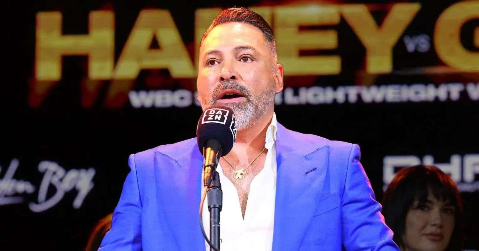 Oscar De La Hoya: Julio Cesar Chavez Petinju Meksiko Terbaik - sumber: (secondsout)