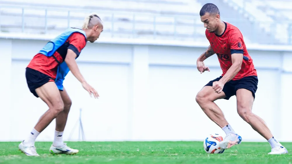 Persik Matangkan Strategi Pertahanan Jelang Duel Kontra Bhayangkara FC - sumber: (ileagueid)