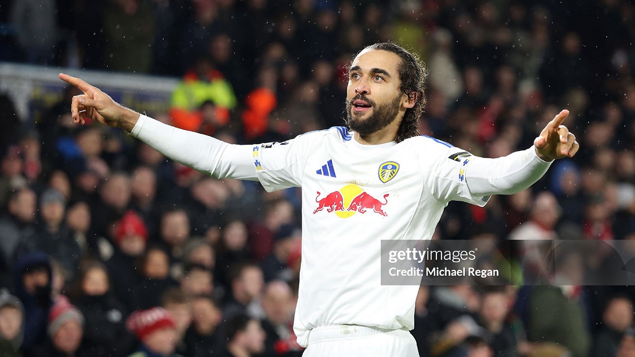 Dominic Calvert-Lewin Bikin Legenda Leeds United Angkat Topi