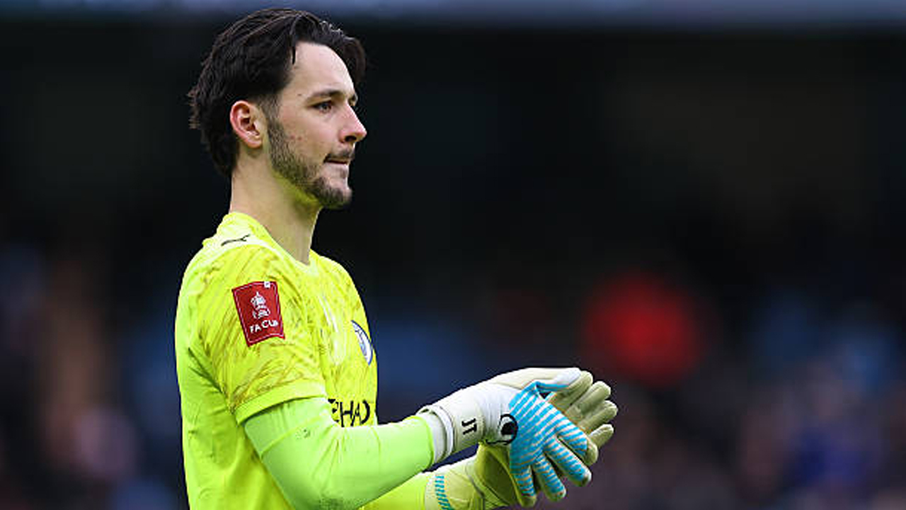 Eddie Howe Masih Setia Pantau Situasi James Trafford di Manchester City