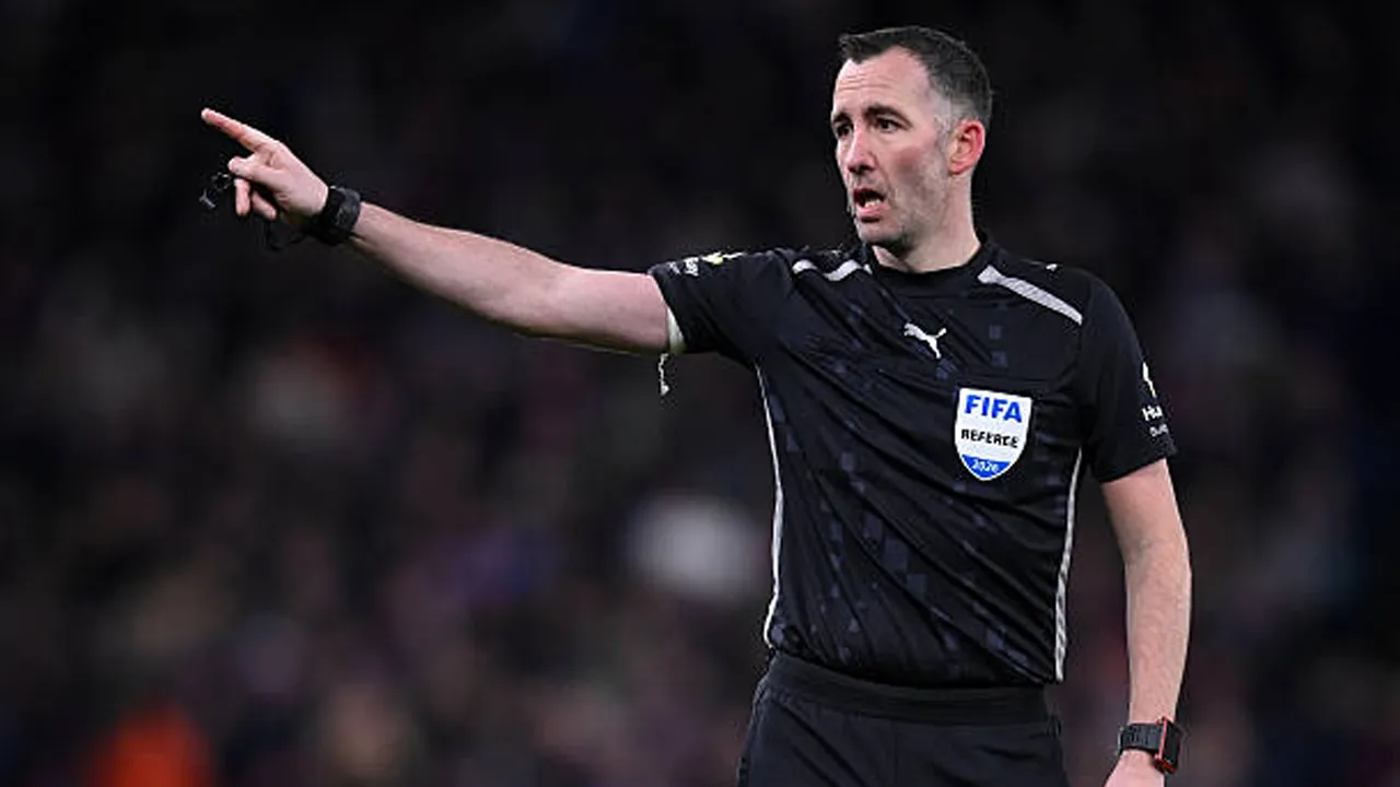 Kekeliruan Handball dan Offside, Kinerja Chris Kavanagh Jadi Sorotan PGMOL