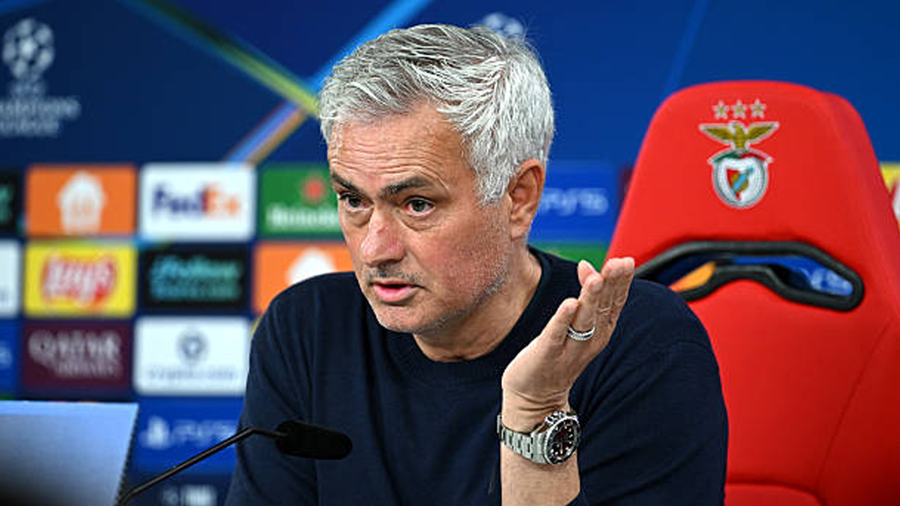 Keliru Soal Isu Rasisme, Clarence Seedorf Kritik Jose Mourinho