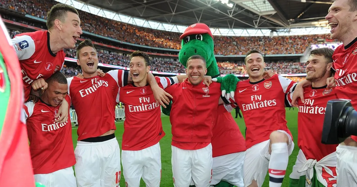 Kepergian Tak Terduga Koscielny dari Arsenal: Alasan Ketidakbahagiaan - sumber: (footballlondon)