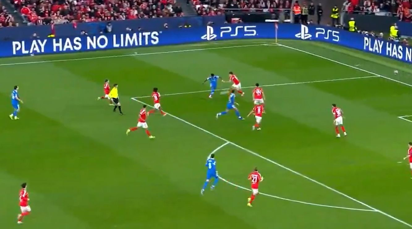 Vinicius Cetak Gol Indah, Lalu Tinggalkan Lapangan