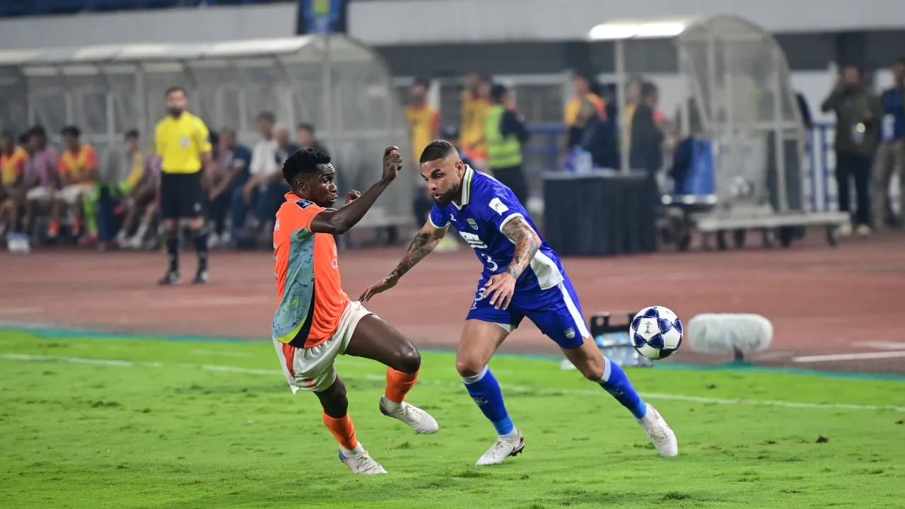 Bojan Hodak apresiasi peningkatan kinerja dari Layvin Kurzawa dan Sergio Castel