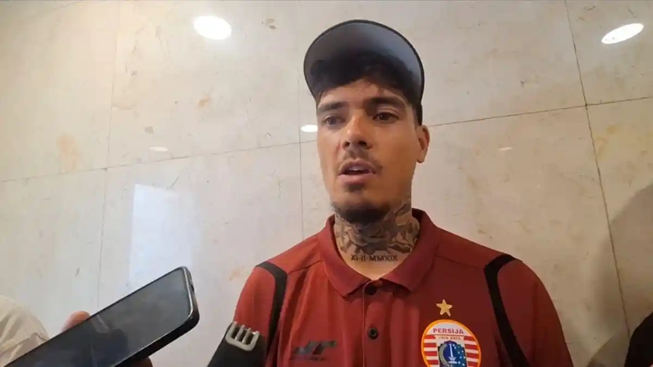 Belum Jadi Starter Persija, Shayne Pattynama Puji Rivalnya di Bek Kiri