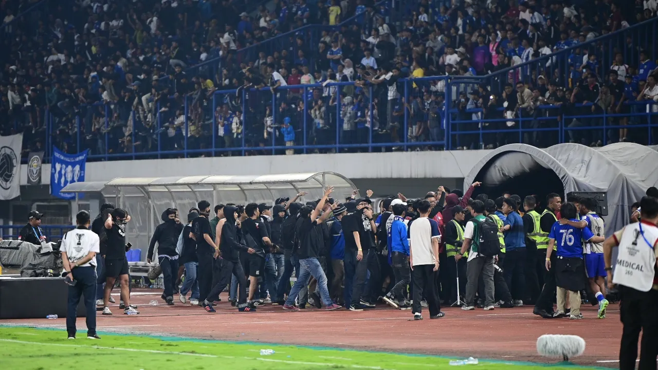 Bojan Hodak soroti ulah beberapa oknum Bobotoh yang invasi lapangan