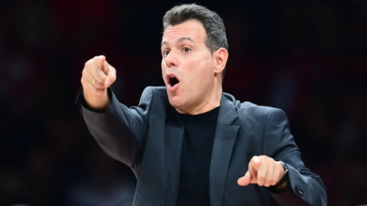 Dimitris Itoudis Sebut Hayes-Davis adalah Pemain yang Istimewa