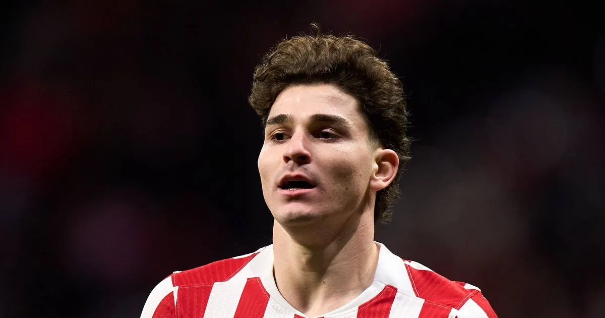 Julian Alvarez Pilih Barcelona, Arsenal Tetap Berharap - sumber: (footballlondon)