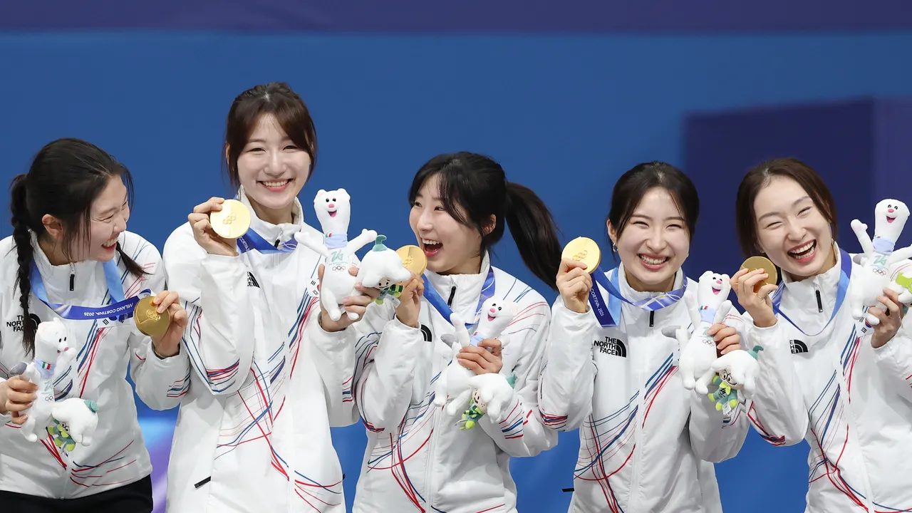 Keberhasilan Choi Min-jeong dan kawan-kawan menegaskan dominasi tradisional Korea Selatan di nomor estafet putri Olimpiade Musim Dingin. (Foto: AP)