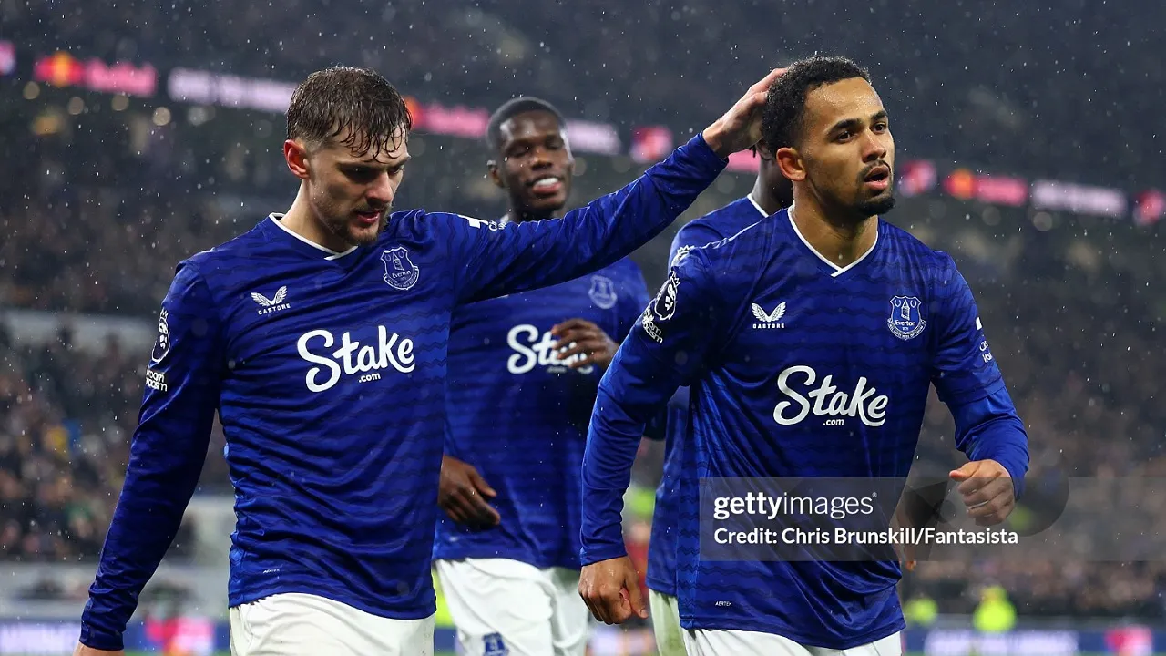 Masa Depan Kiernan Dewsbury-Hall Ditentukan Transfer Grealish?