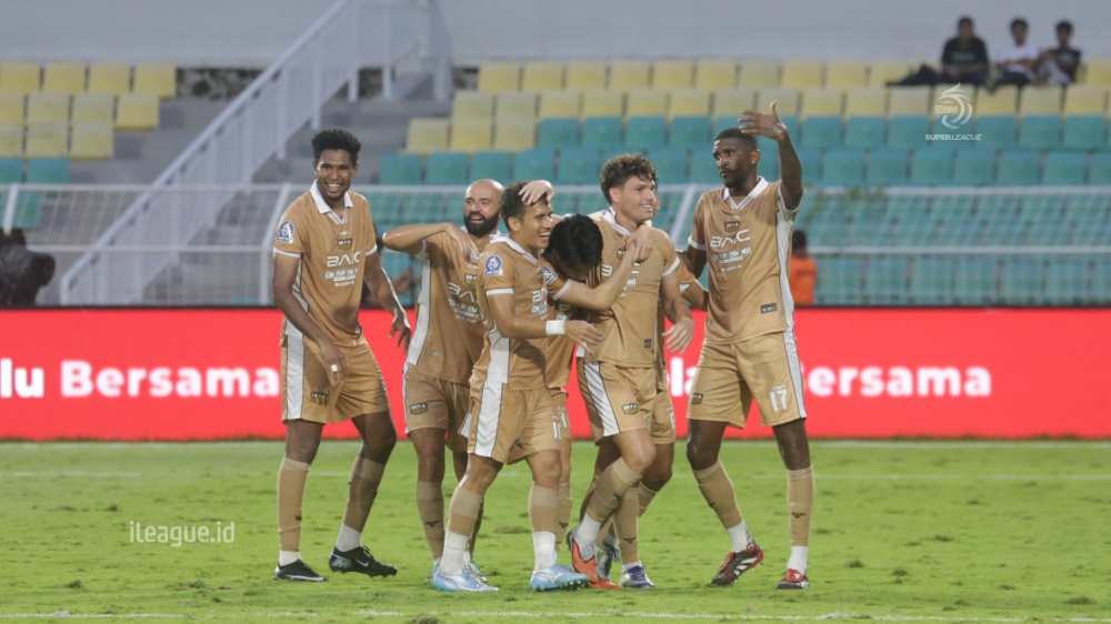 Penampilan Impresif Damion Lowe Saat Debut di Dewa United