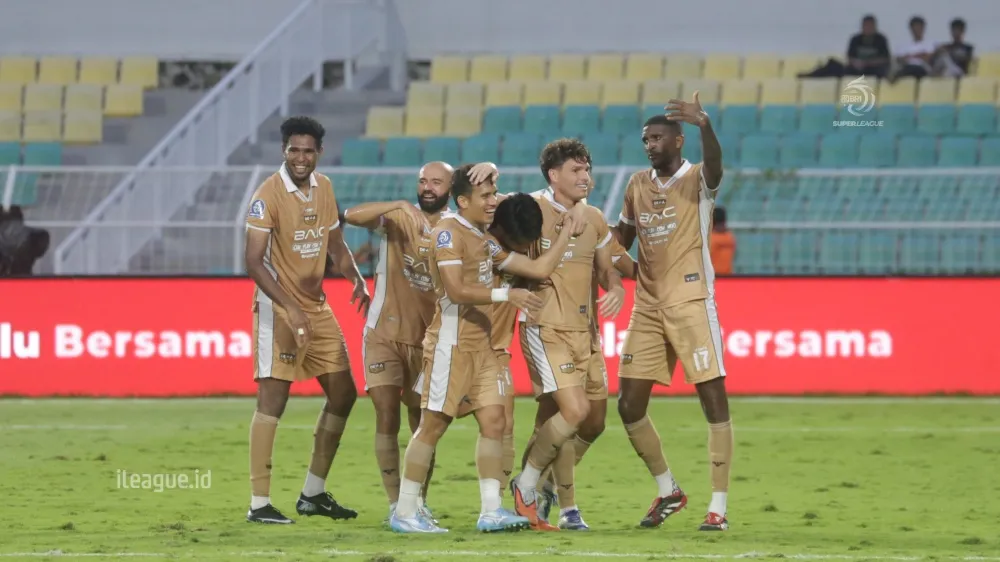 Penampilan Impresif Damion Lowe Saat Debut di Dewa United - sumber: (ileagueid)