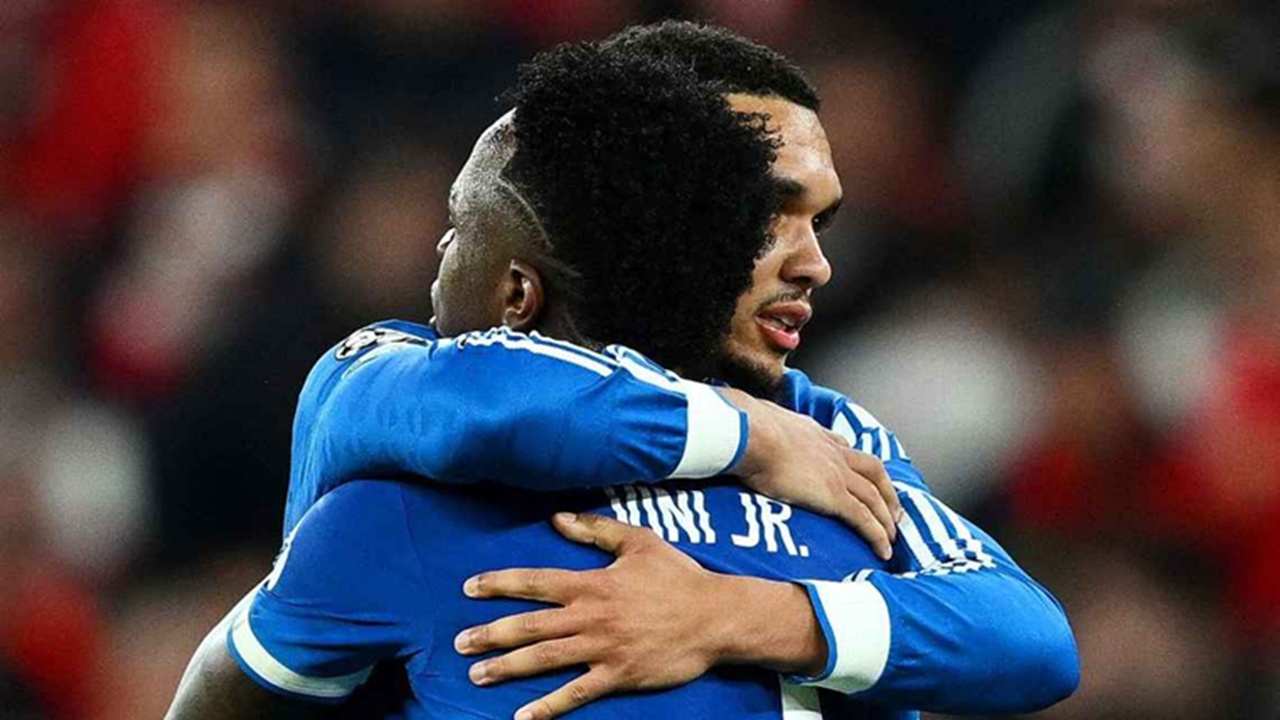 Trent Alexander-Arnold Puji Vinicius Usai Mengalahkan Benfica