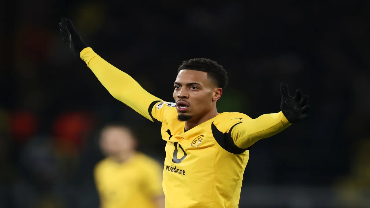 Borussia Dortmund melalui Direktur Olahraga klub mengonfirmasi tengah mempersiapkan kontrak baru bagi Felix Nmecha yang jasanya kini diburu oleh sejumlah raksasa Premier League / via Getty Images