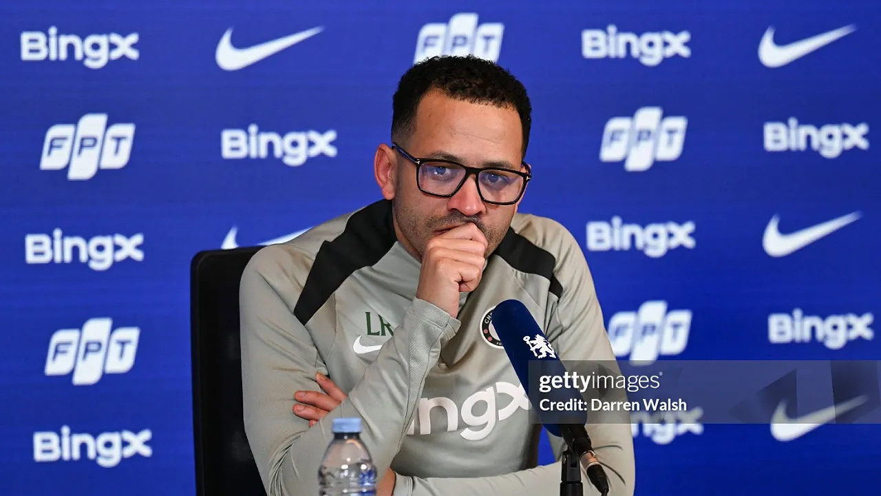 Pelatih kepala Chelsea, Liam Rosenior