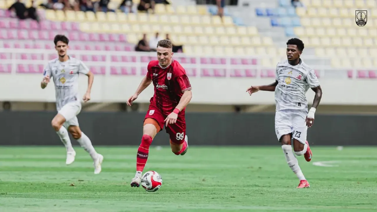 Penyerang Persis Solo, Roman Paparyga