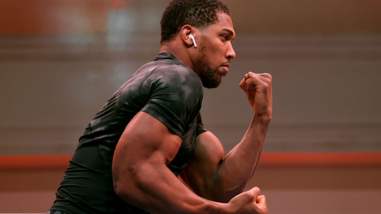 Prmotor Eddie Hearn Ungkap Anthony Joshua Bisa Naik Ring Pada Musim Panas