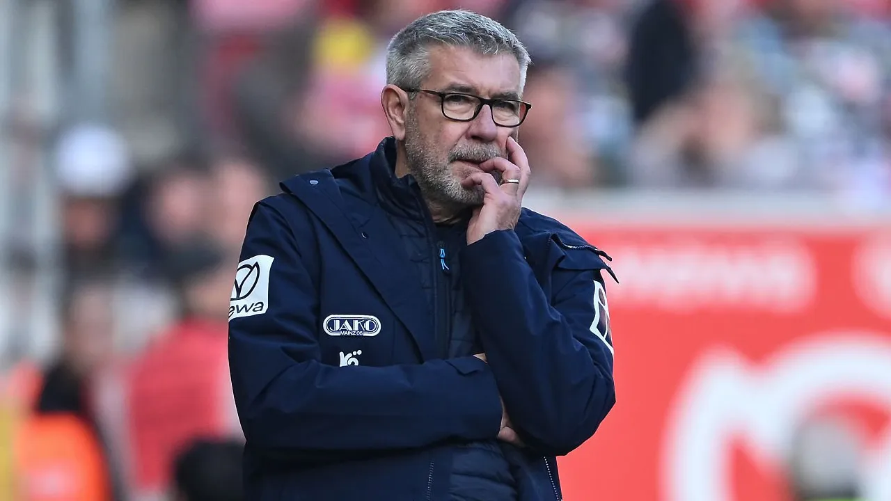 Urs Fischer: Hamburg Lagi On Fire, Mainz Harus Bermain Sabar