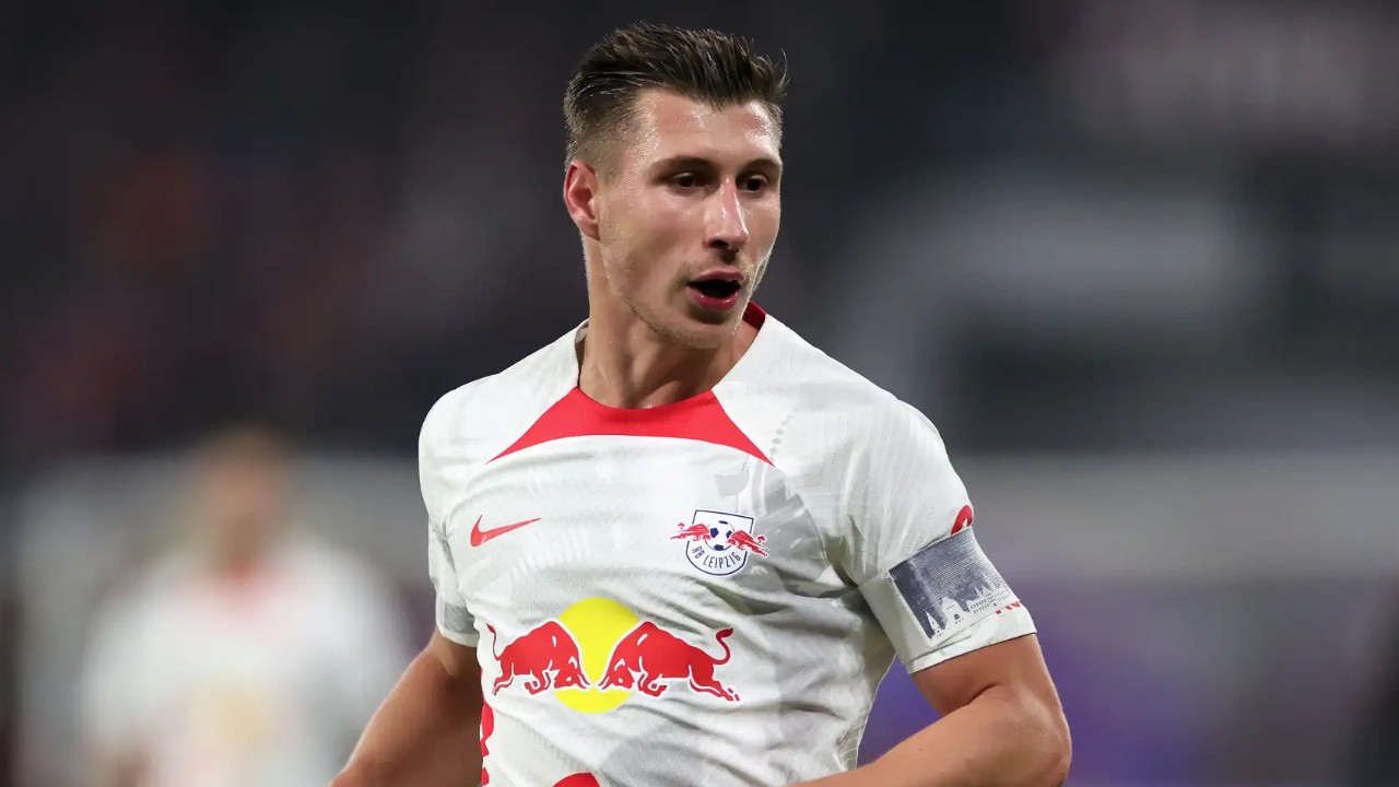 Willi Orban Tak Sabar Berduel dengan Striker Dortmund, Serhou Guirassy