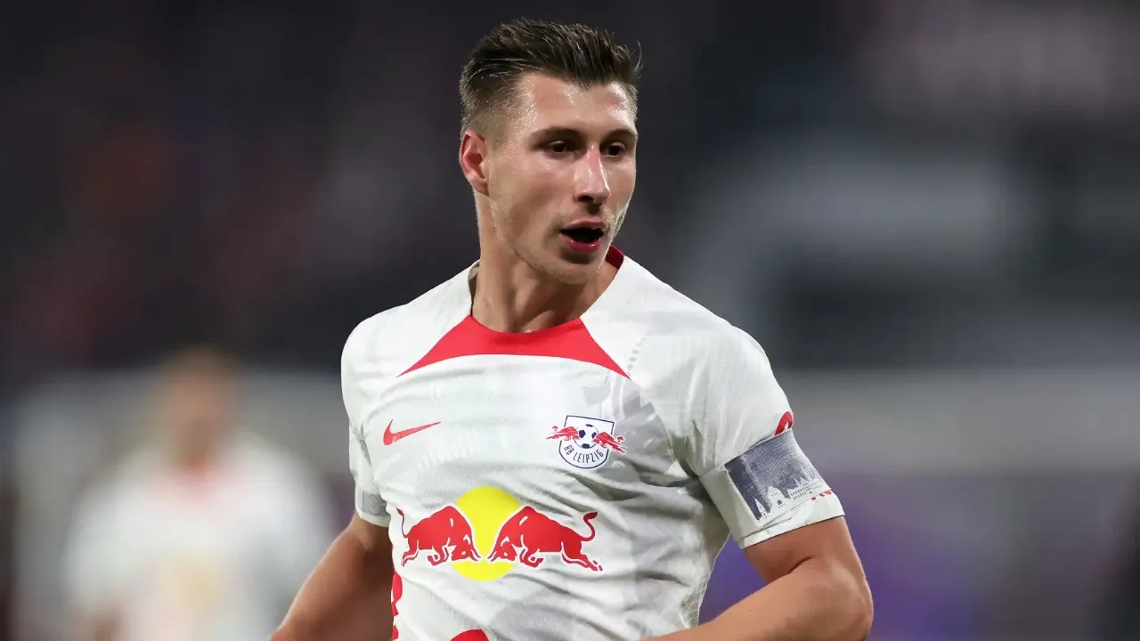 Willi Orban Tak Sabar Berduel dengan Striker Dortmund, Serhou Guirassy