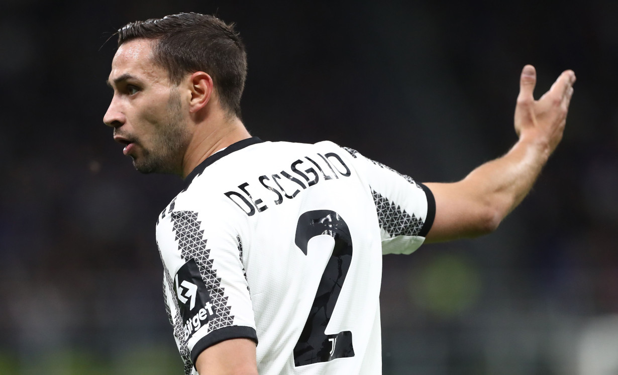 De Sciglio Jelaskan Gagalnya Kepindahan ke Hradec Kralove