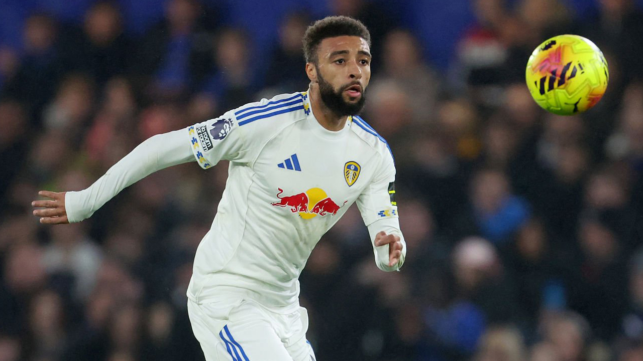 Jayden Bogle: Leeds United Siap Tantang Aston Villa di Villa Park!