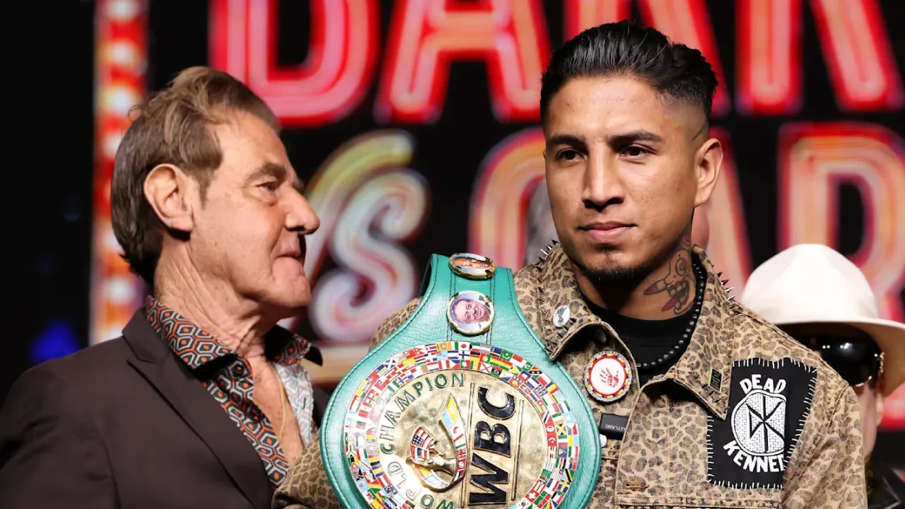 Mario Barrios (kanan) dan pelatih Joe Goossen. (Foto: Fight TV)