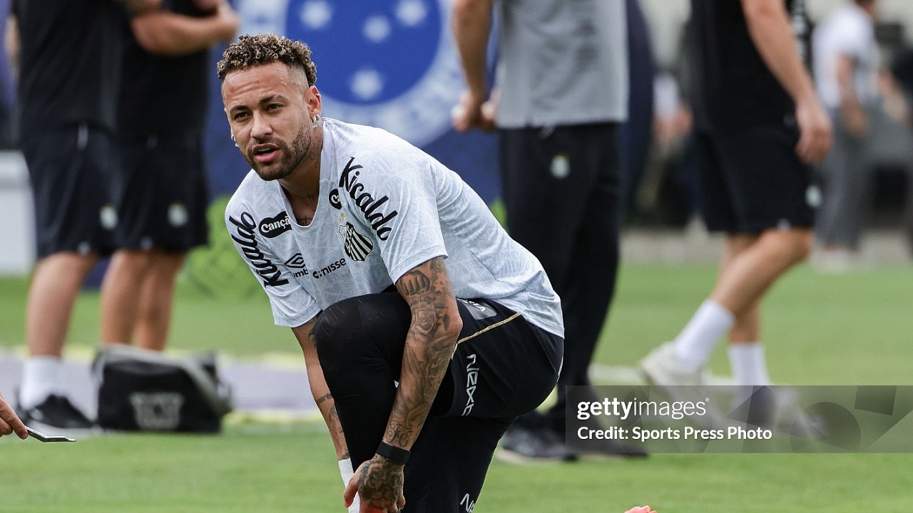Neymar Jr Isyaratkan Gantung Sepatu Akhir Tahun Ini